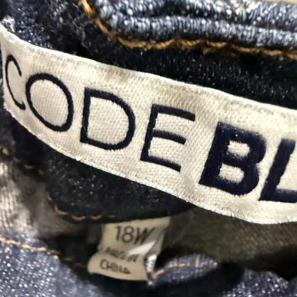 MAKE AN OFFER! 

Code Bleu Women's Dark Blue Flare Jeans - Picture 4 of 5